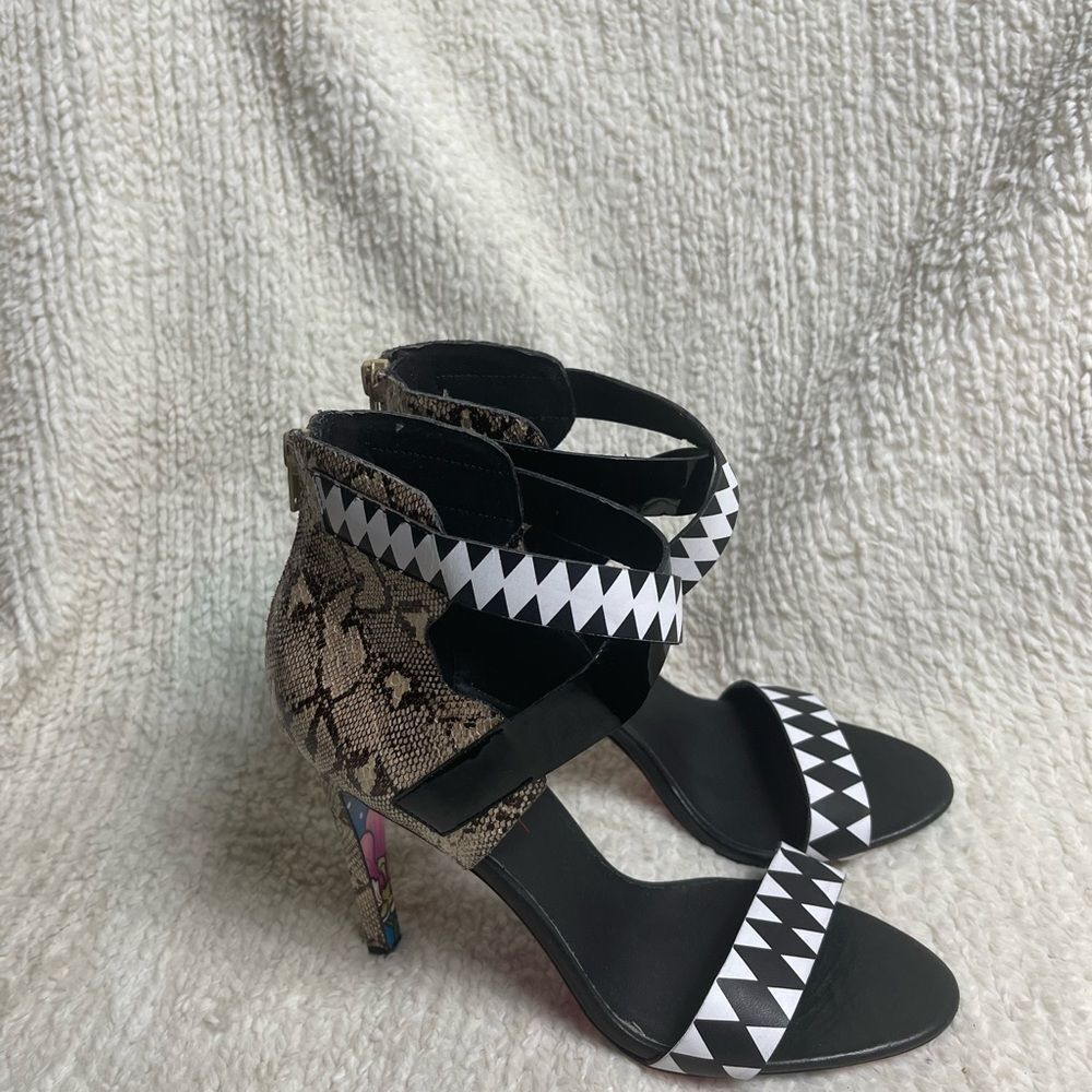 Taylor Says synthetic snakeskin heels black & white geometric sz10